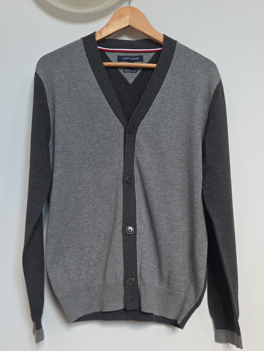 Tommy Hilfiger Men’s Two-Tone Gray V-Neck Button Cardigan Size Small